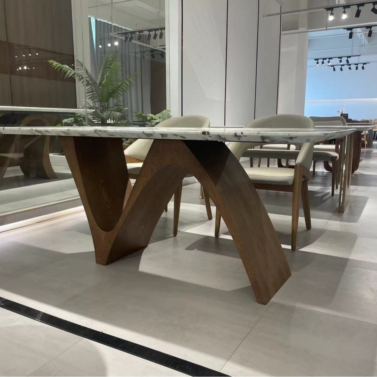 Florian Dining Table